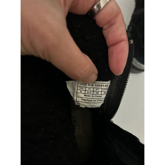 UGG Australia Blayre III Black Leather Sheepskin Cuff Winter Boots size8 metal l - Picture 7 of 10